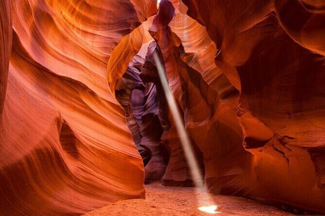 Page: Lower Antelope Canyon Prime Time Entry with Navajo Guide - Group size and crowding: why timing and guidance matter