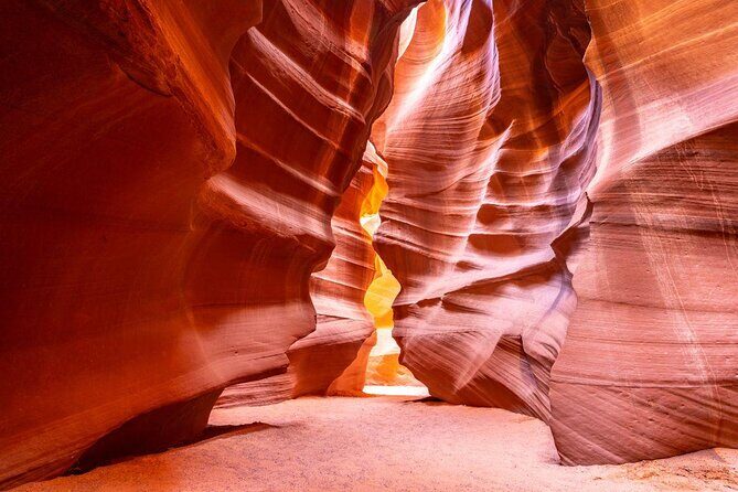 Upper or Lower Antelope Canyon & Horseshoe Bend Tour from Page - Small group energy and the guide factor